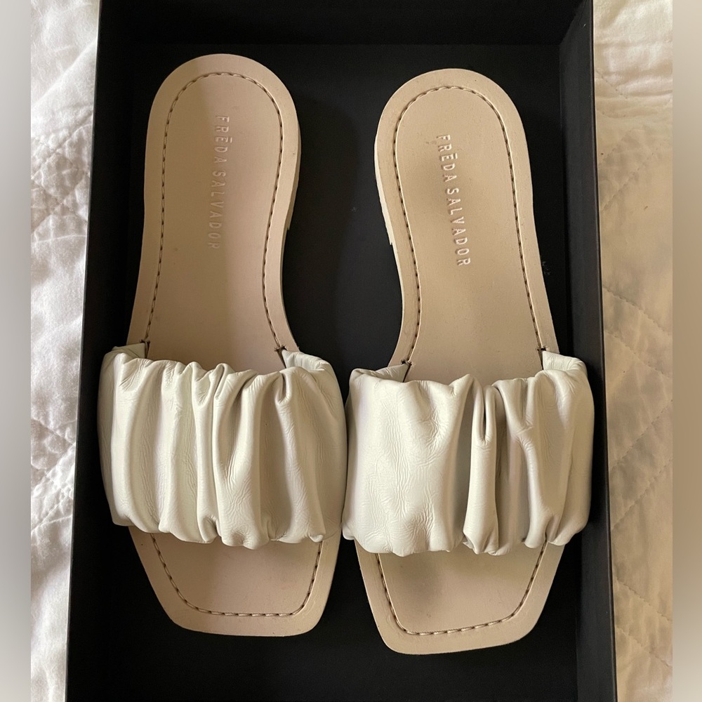 Freda Salvador Lyra Band Sandal in White, Size 7